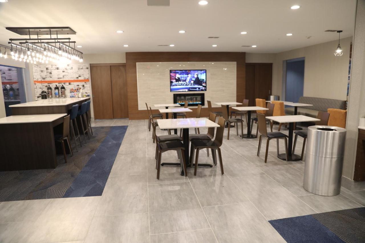 La Quinta By Wyndham Montgomery Ngoại thất bức ảnh