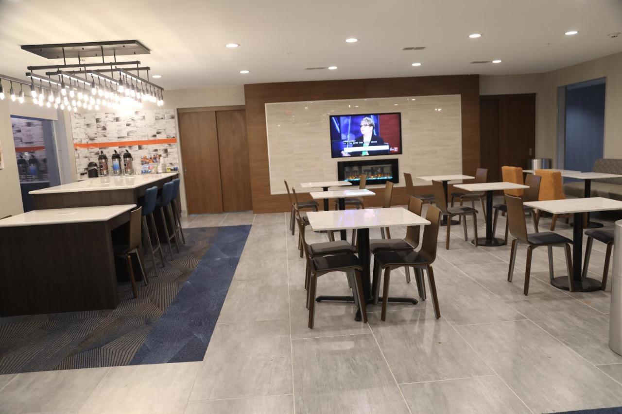 La Quinta By Wyndham Montgomery Ngoại thất bức ảnh