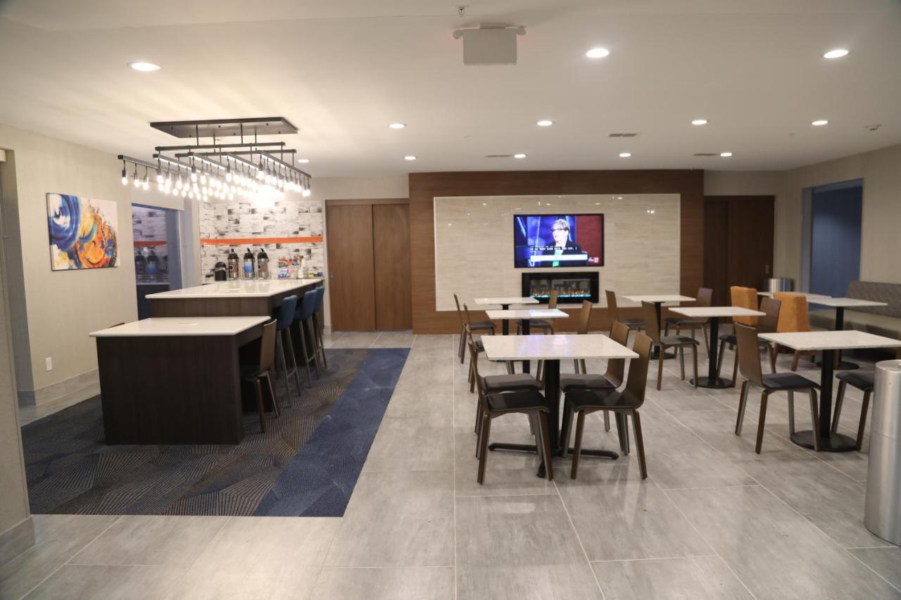 La Quinta By Wyndham Montgomery Ngoại thất bức ảnh