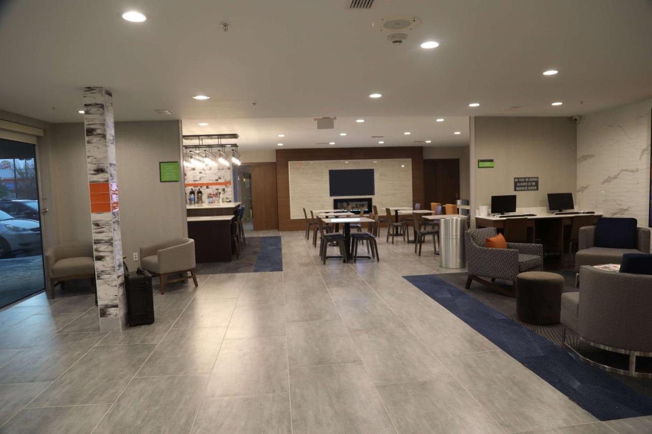 La Quinta By Wyndham Montgomery Ngoại thất bức ảnh